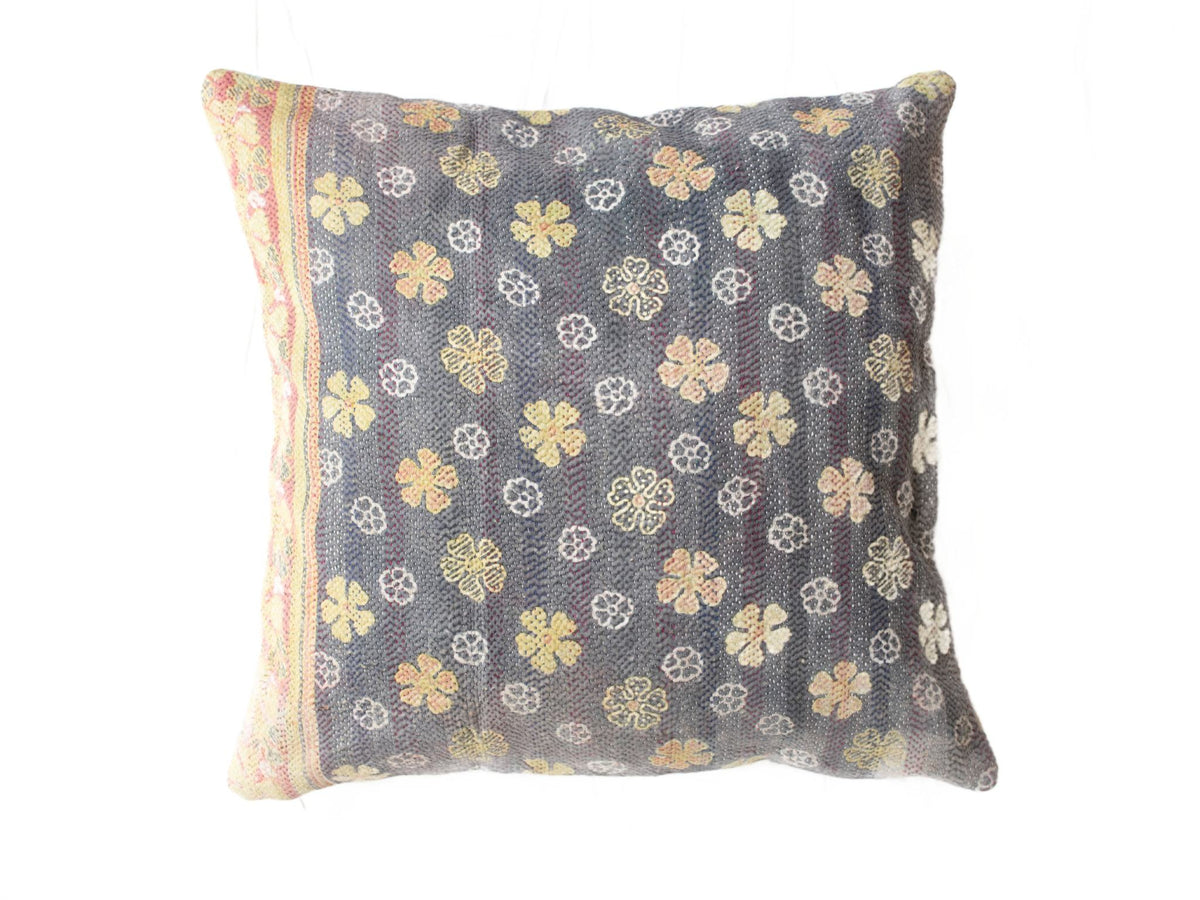 Sari-Kissenbezug 50x50 in Dunkelgrau mit farbenfrohen Blumen- und Ornamentmustern, Vintage-Boho-Stil aus Indien (Sari-Kissen, einzigartige Kissen)