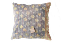 Sari-Kissenbezug 50x50 mit Vintage-Boho-Muster in Grau, Gelb und Rosa mit farbigem Rand - Indisches/Upcycling-Sari-Kissen für Sari-Kissen und orientalische Kissenbezüge