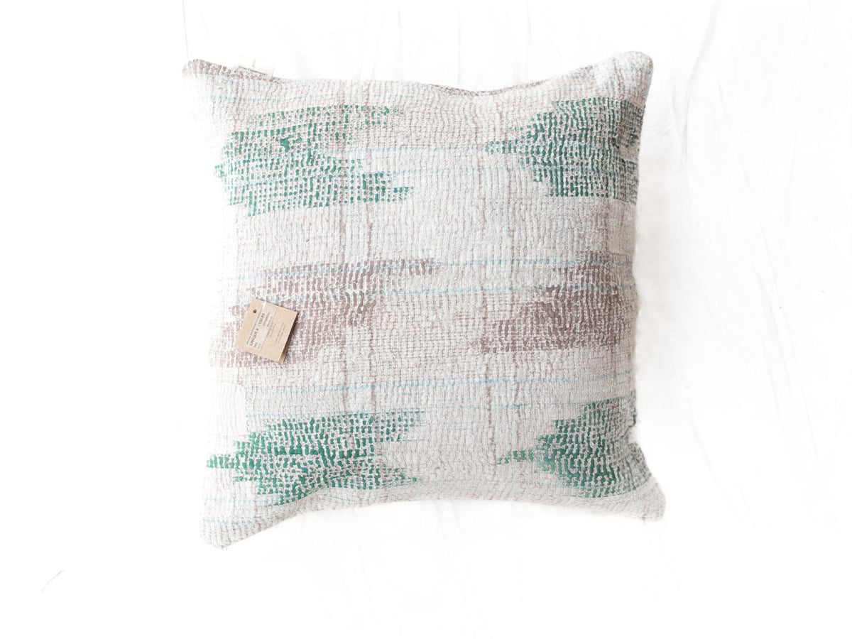 Einzigartiger 50x50 Sari-Kissenbezug in Weiß mit türkisfarbenen und grünen Streifen, Boho-/Vintage-Kissenbezug im indischen Stil mit kleinen Mustern und ethnischem Look