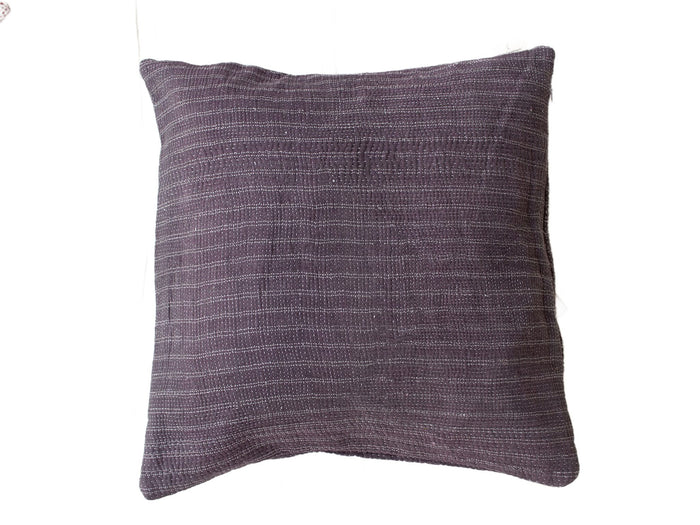 50 x 50 cm großer Sari-Kissenbezug in Dunkelviolett/Violett mit feinen weißen Streifen und kariertem Webmuster – einzigartiger indischer Vintage-Boho-/Sari-Kissen-Look