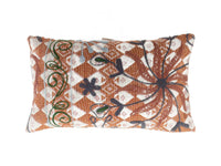 Suzani Kissenbezug 30x50 cm mit einzigartiger orientalischer Boho-Vintage-Stickerei in Terrakotta-Braun, Weiß, Grün und Dunkelblau als Sari-Kissen.