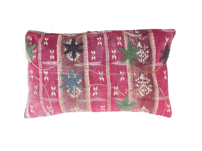 Einzigartiger Suzani-Kissenbezug 30x50 cm in Rosa mit gestickten Sternen und floralen Motiven in Blau und Grün, Boho-, orientalischer Vintage- und Ethno-Stil.