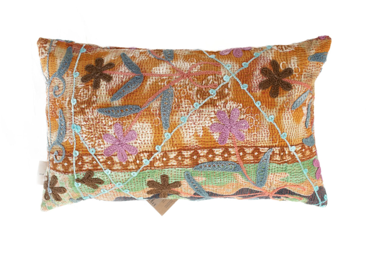 Unikt suzani pudebetrÃ¦k 30x50 cm med farverig boheme vintage orientalsk broderi i orange creme blÃ¥ lilla og grÃ¸n med blomsterformer.