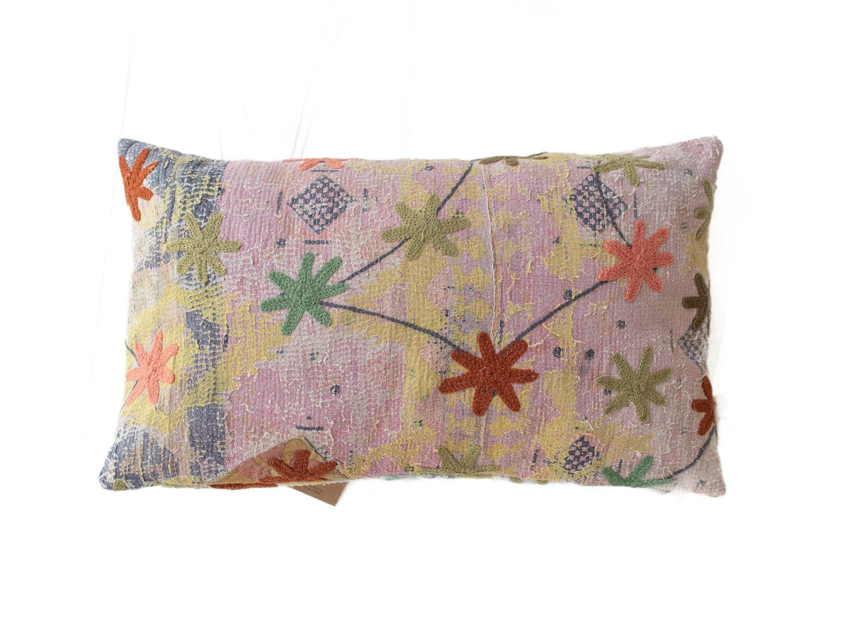 Unikt suzani pudebetrÃ¦k 30x50 cm i sart lilla og stÃ¸vede pasteller med broderede stjerneblomster i orange grÃ¸n gul og rust boho vintage etnisk