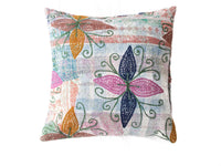 Unikt suzani pudebetrÃ¦k 50x50 cm i rÃ¥hvid med farverige stiliserede blade i pink turkis okker og mÃ¸rkeblÃ¥ samt grÃ¸nne slyngmÃ¸nstre i boho stil