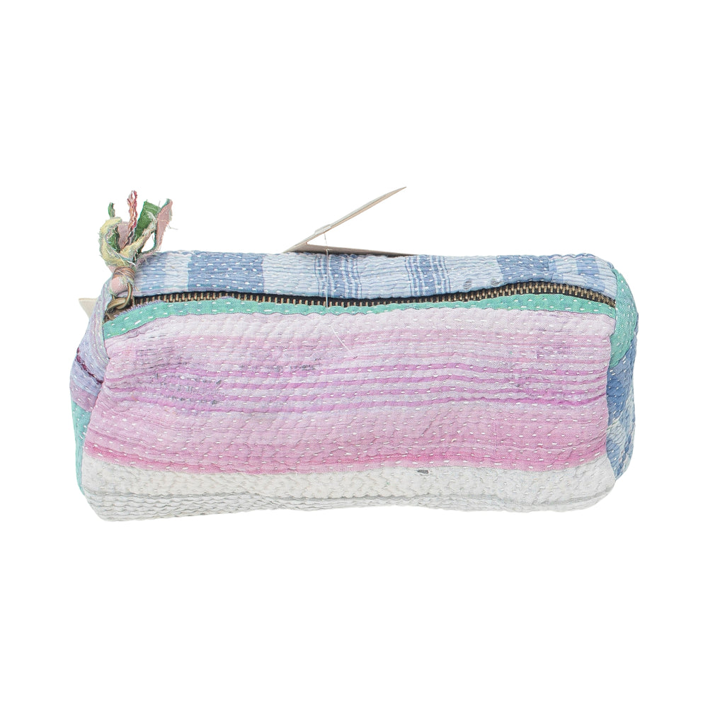 Fine Q Pouch Large, 17 × 12 cm, in pink, light blue and white with a zip and stripes.